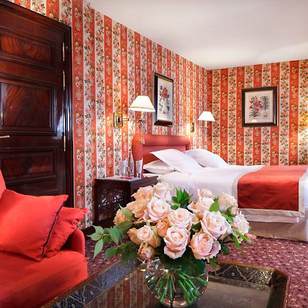 La Demeure Montaigne Hotel Paris Room photo A suite at the hotel