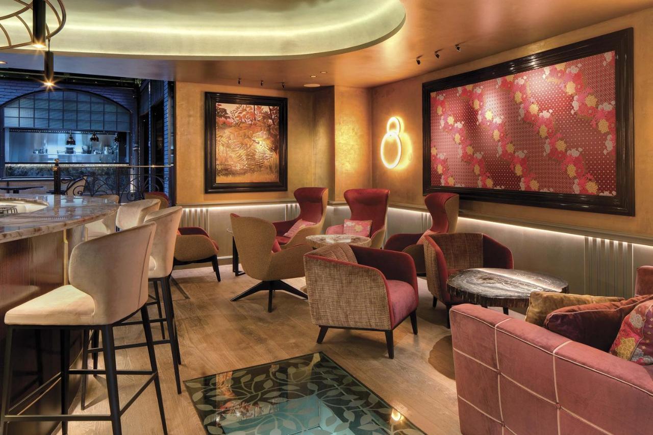 La Demeure Montaigne Hotel Paris Exterior photo The interior of the bar