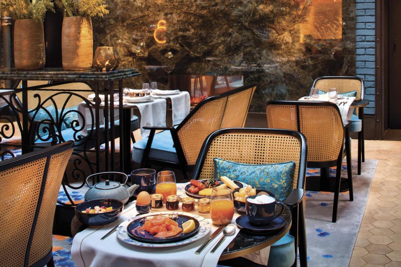 La Demeure Montaigne Hotel Paris Exterior photo Breakfast at the Café de Paris