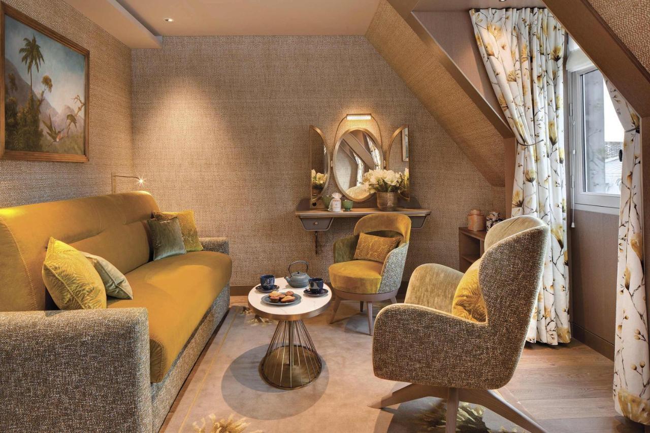 La Demeure Montaigne Hotel Paris Exterior photo The dressing room of the Duchess of Cambridge