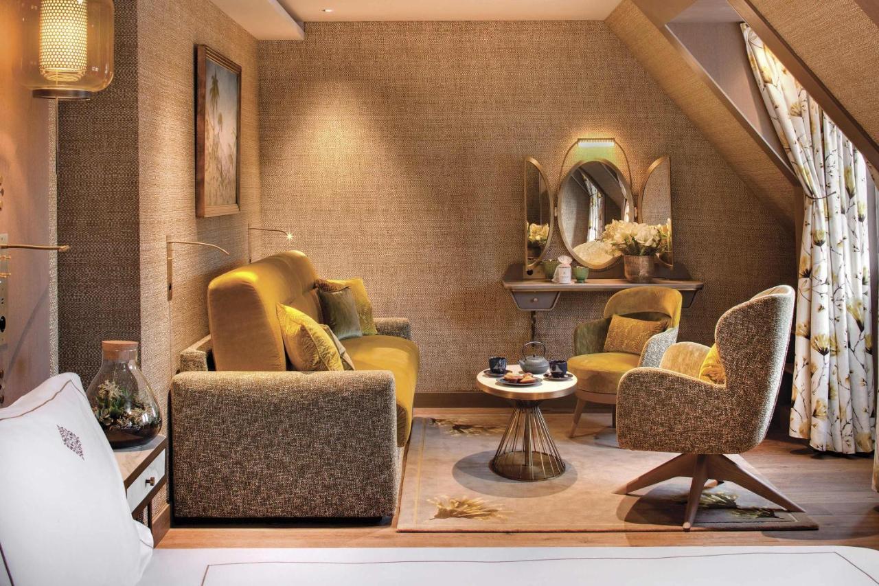 La Demeure Montaigne Hotel Paris Exterior photo The interior of a suite at The Dorchester