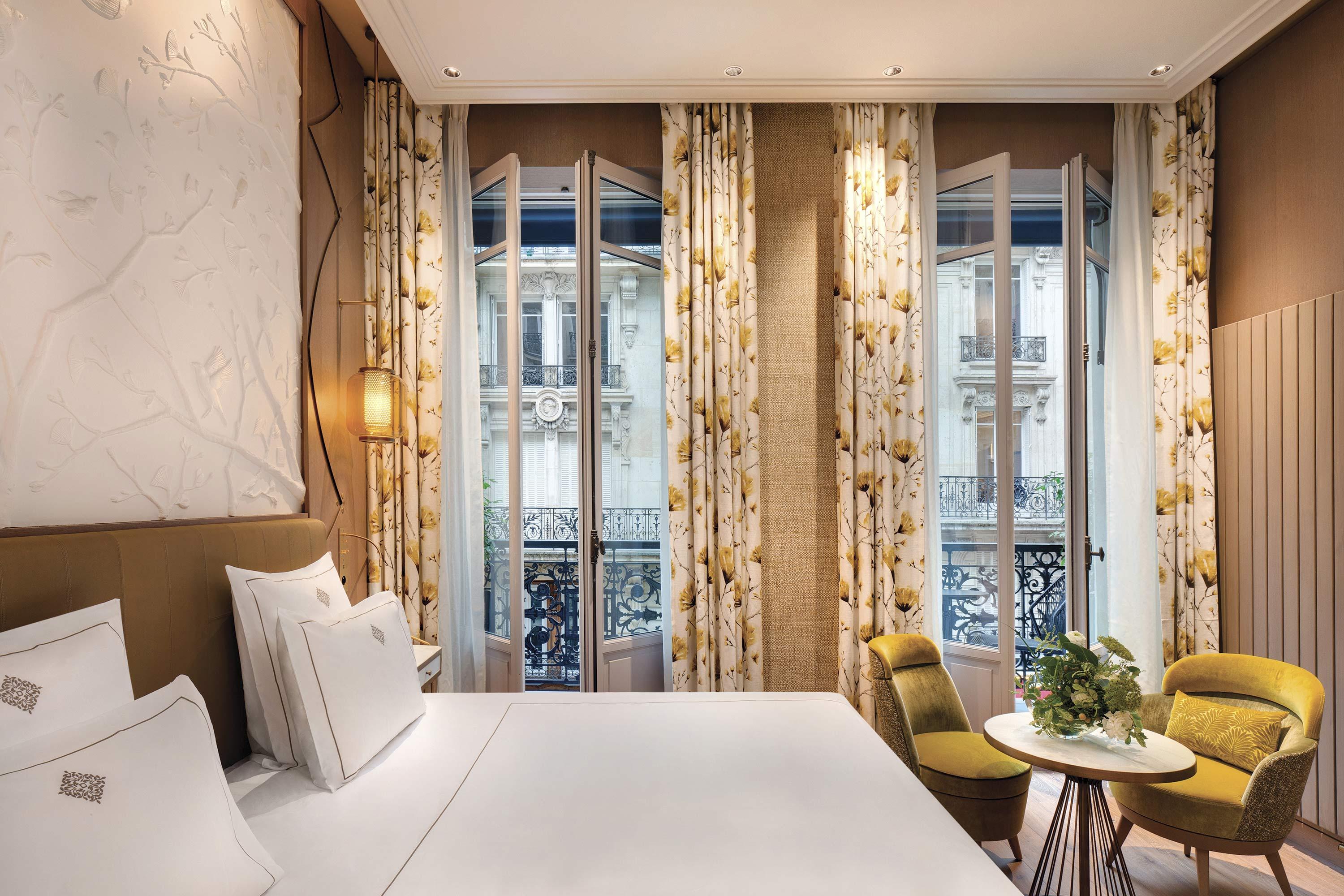 La Demeure Montaigne Hotel Paris Exterior photo A room at the hotel