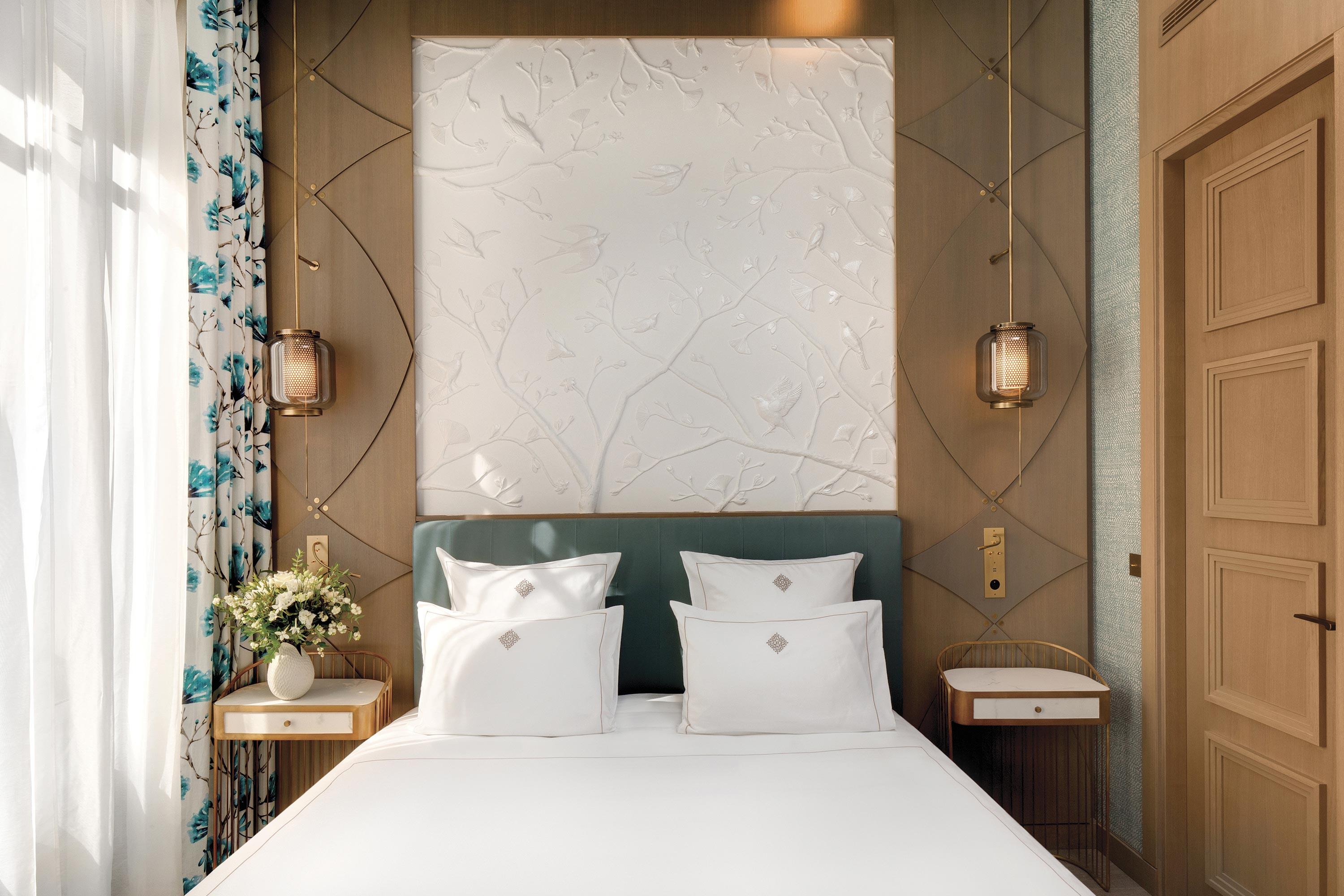 La Demeure Montaigne Hotel Paris Exterior photo A bedroom at the hotel