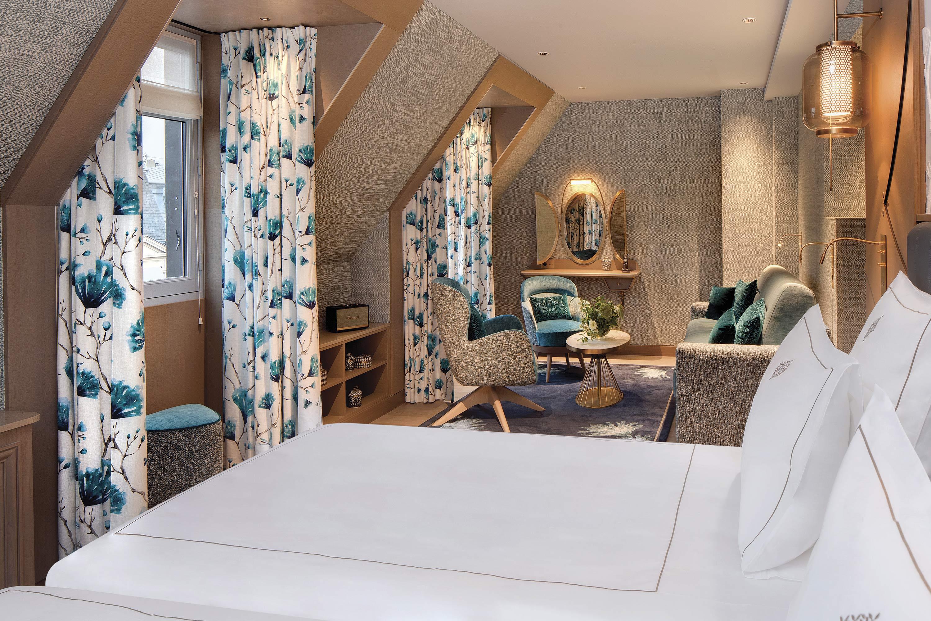 La Demeure Montaigne Hotel Paris Exterior photo A suite at the hotel