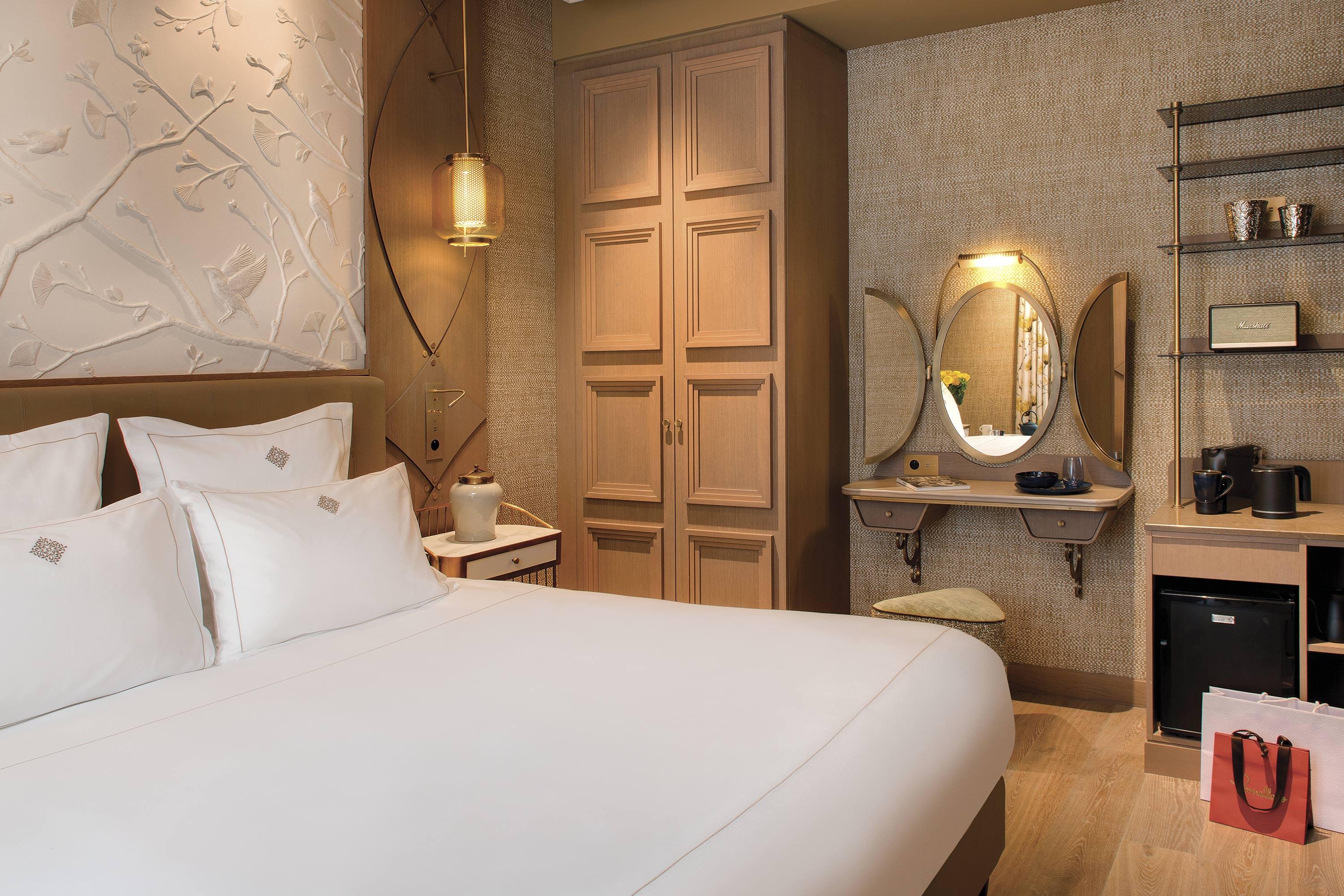 La Demeure Montaigne Hotel Paris Exterior photo Deluxe Room
