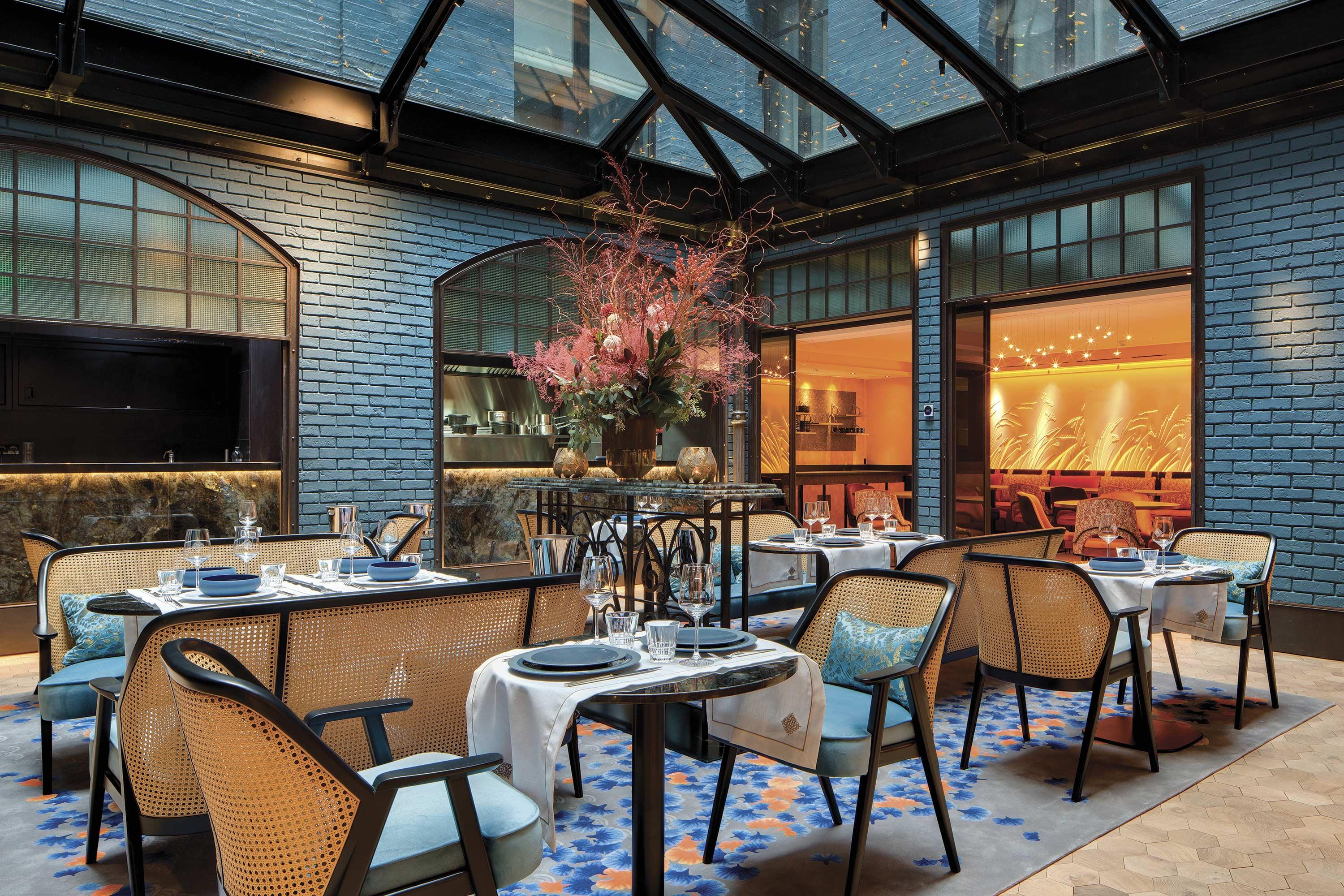 La Demeure Montaigne Hotel Paris Exterior photo The interior of the restaurant