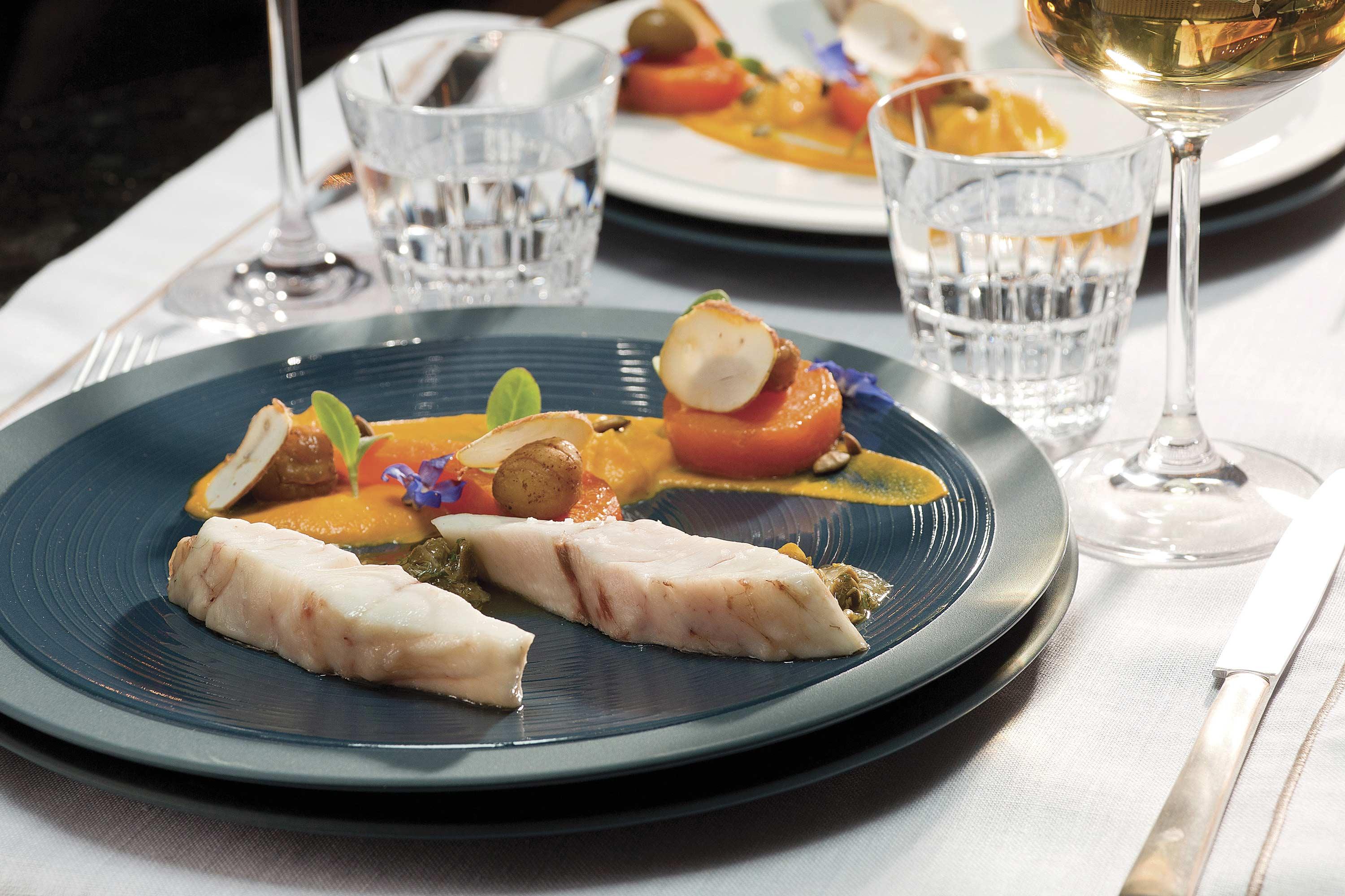 La Demeure Montaigne Hotel Paris Exterior photo A plate of food