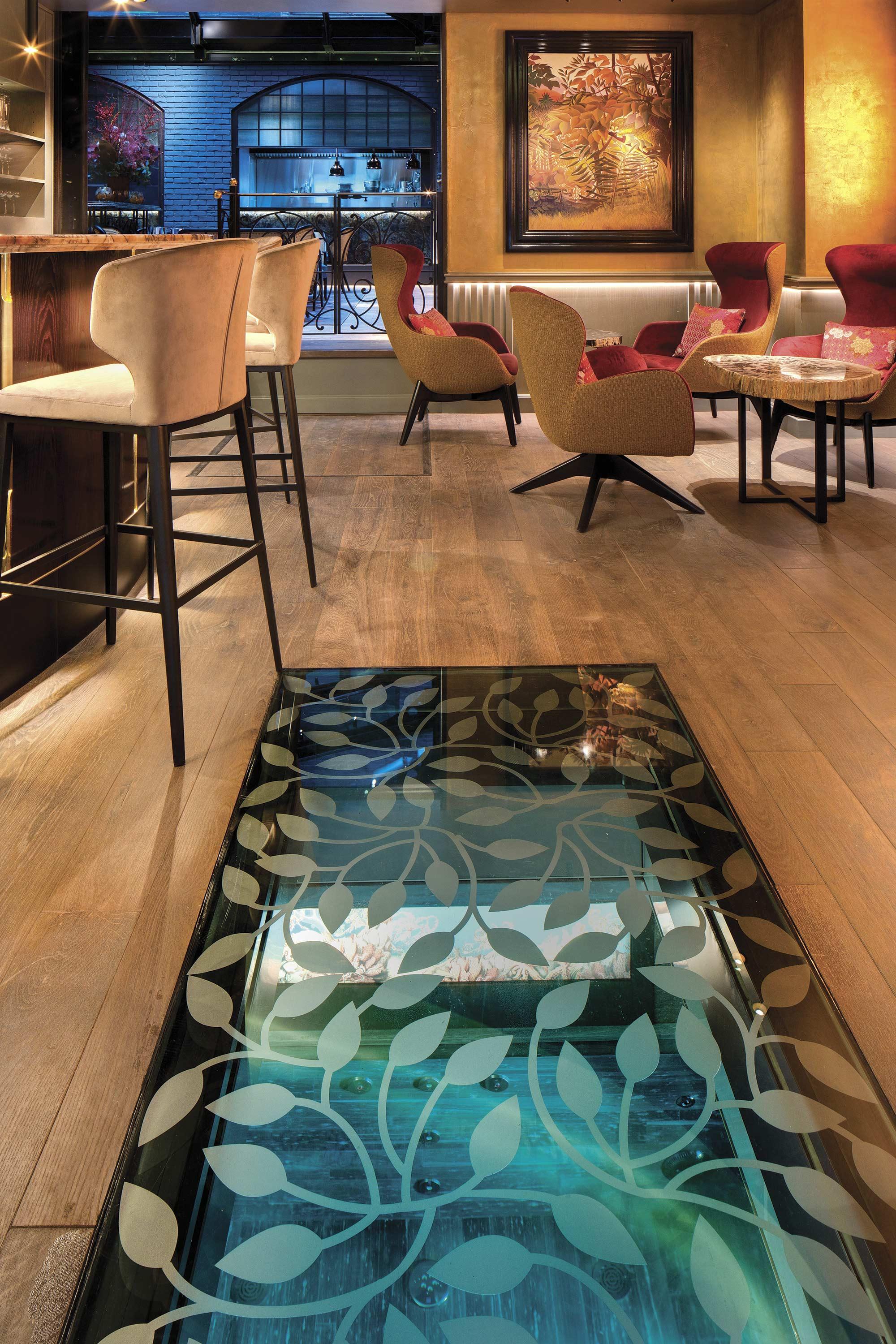 La Demeure Montaigne Hotel Paris Exterior photo A glass floor