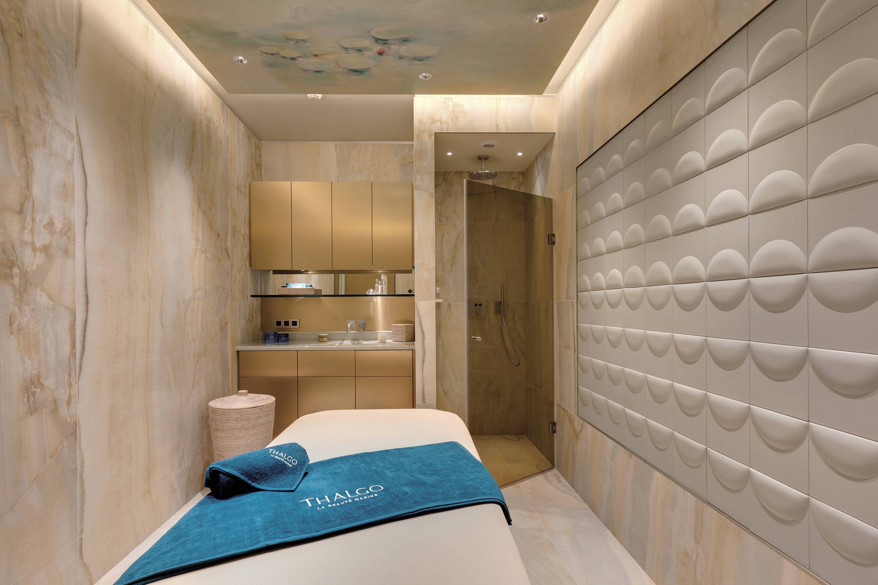 La Demeure Montaigne Hotel Paris Exterior photo Treatment room