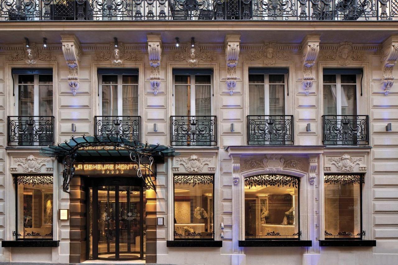 La Demeure Montaigne Hotel Paris Exterior photo Entrance to the hotel