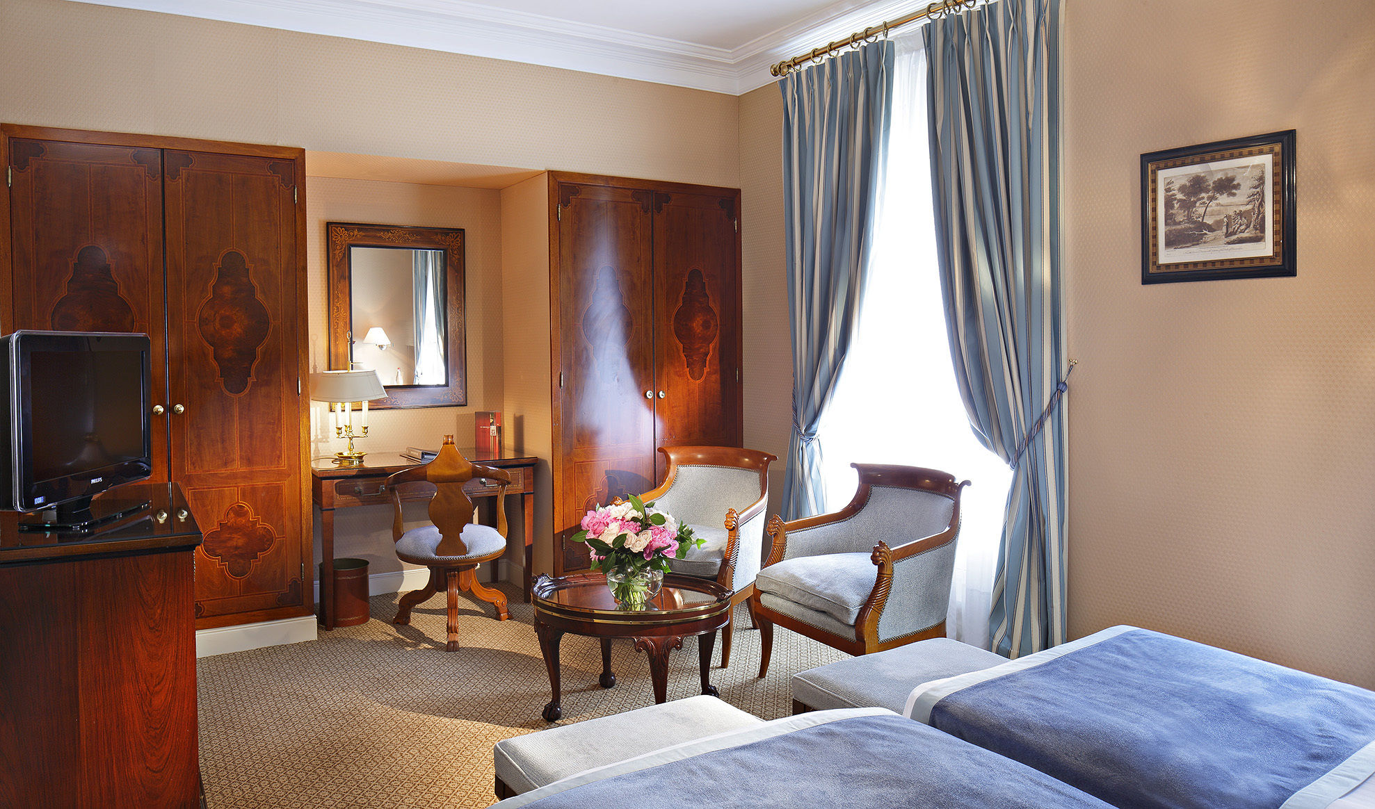 La Demeure Montaigne Hotel Paris Room photo A room at the hotel